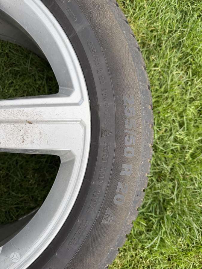 Audi E-tron, light alloy, R20