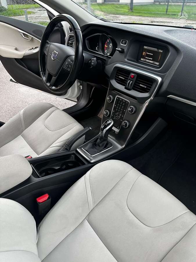 Volvo V40, 1.6 l., hatchback