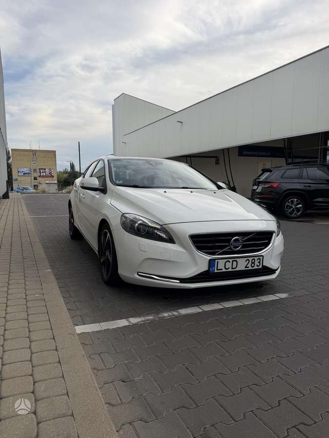 Volvo V40, 1.6 l., hatchback