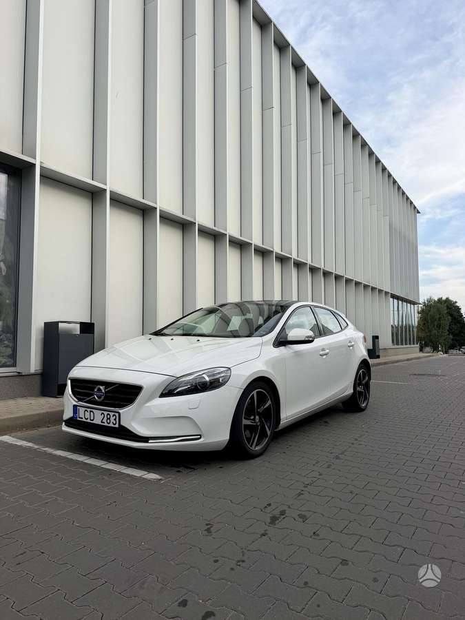 Volvo V40, 1.6 l., hatchback