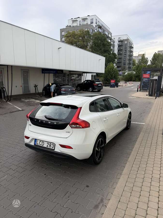 Volvo V40, 1.6 l., hatchback
