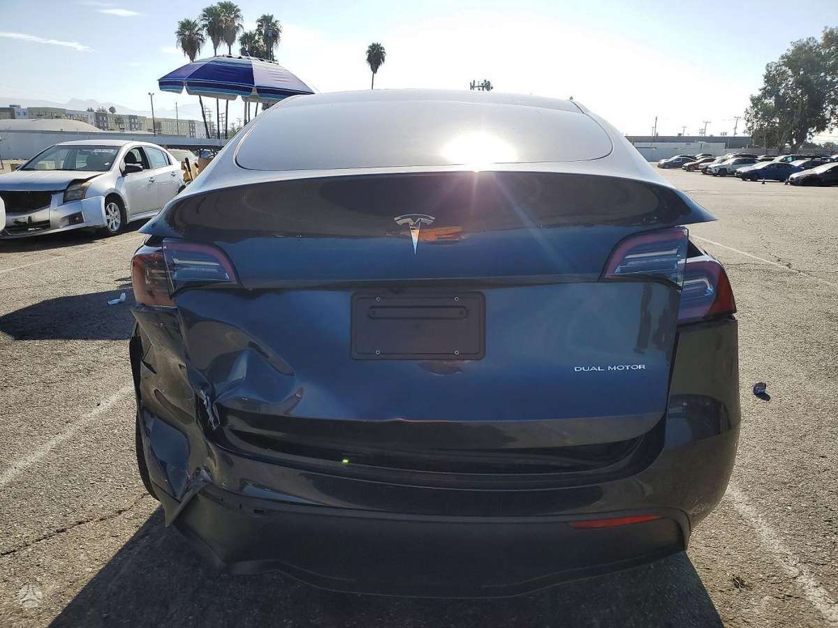 Tesla Model Y, 75 кВт·ч, Минивэн