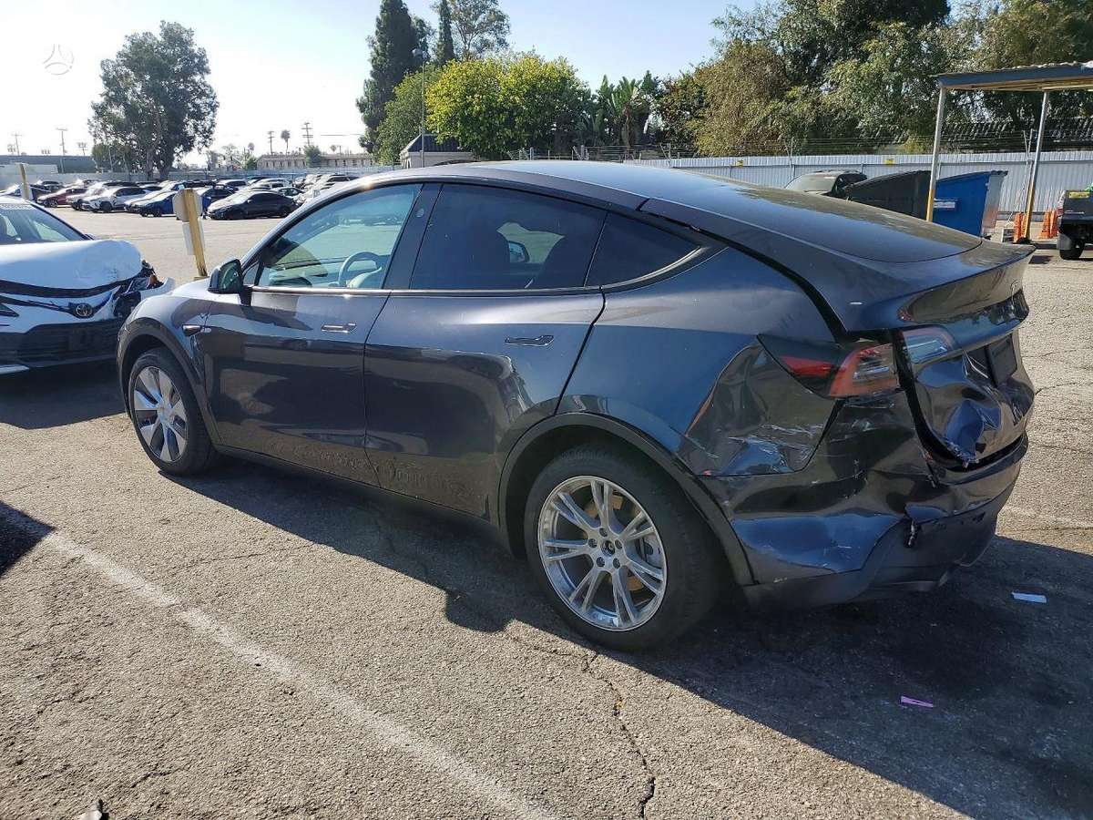 Tesla Model Y, 75 кВт·ч, Минивэн