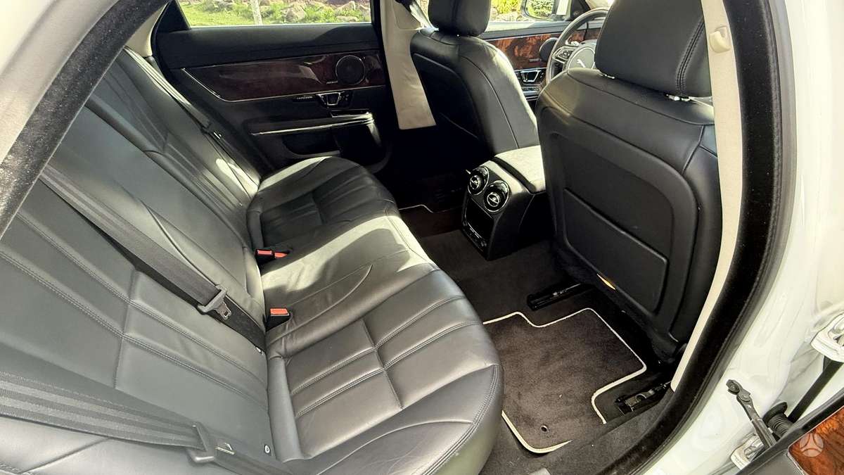 Jaguar XJ, 3.0 l., Седан