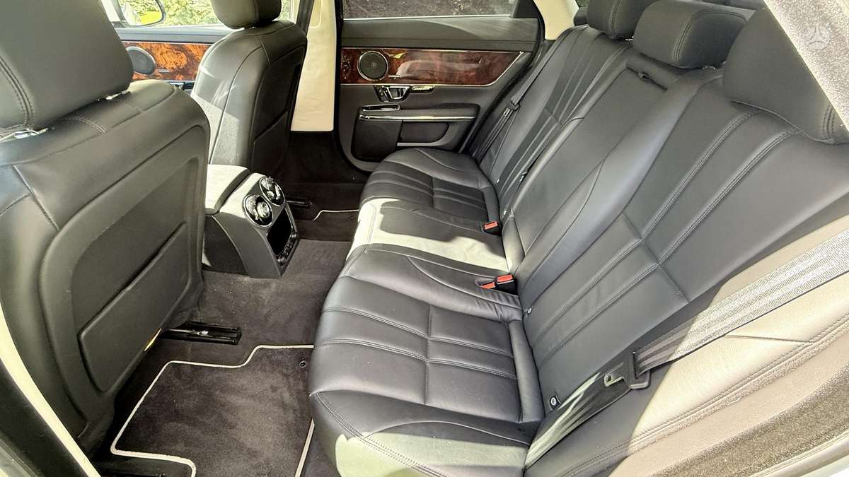 Jaguar XJ, 3.0 l., Седан
