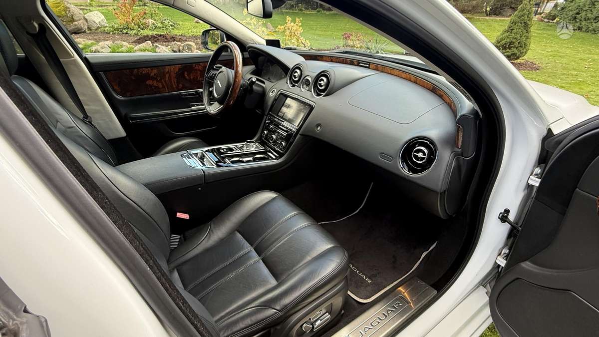 Jaguar XJ, 3.0 l., Седан