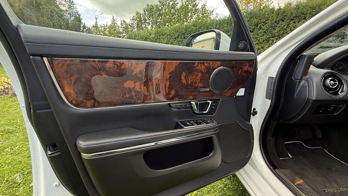 Jaguar XJ, 3.0 l., Седан