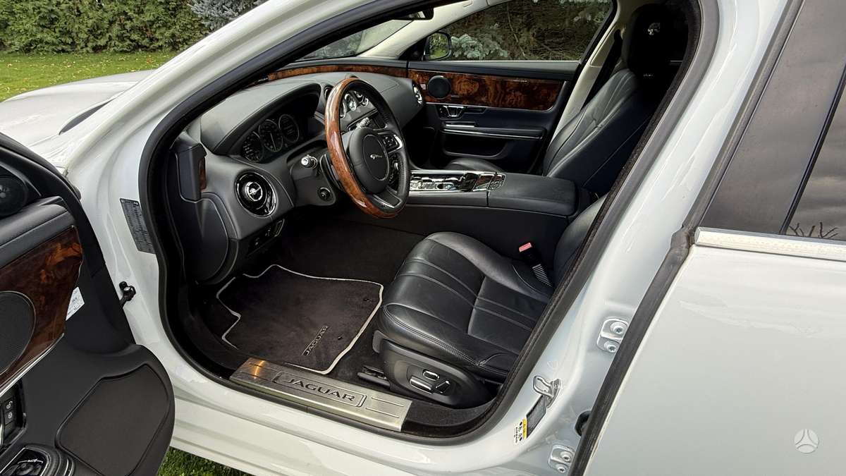 Jaguar XJ, 3.0 l., Седан