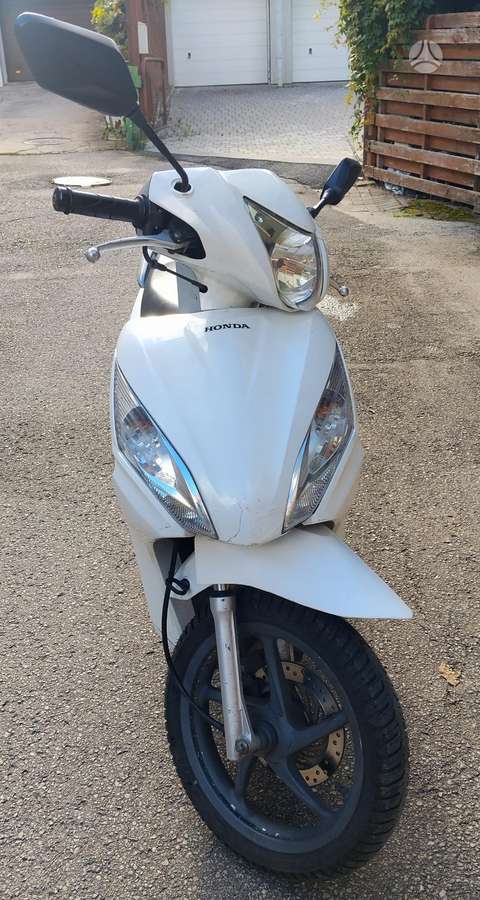 Honda Vision 50cc, scooters / mopeds