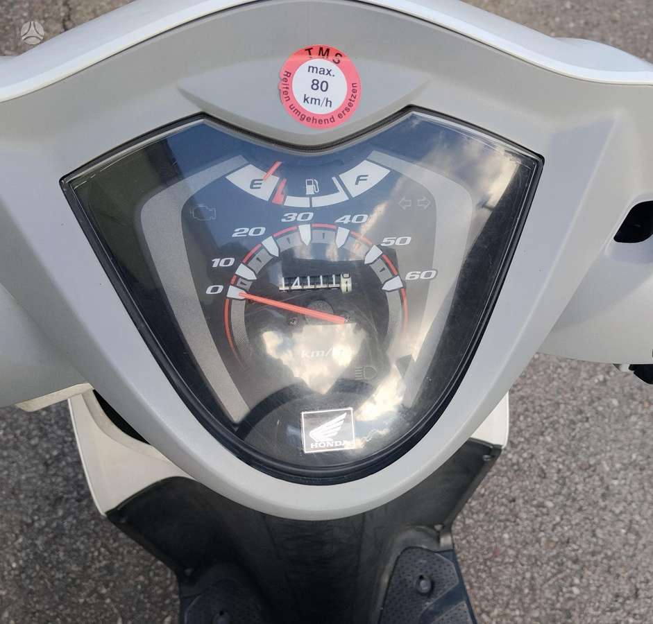 Honda Vision 50cc, scooters / mopeds