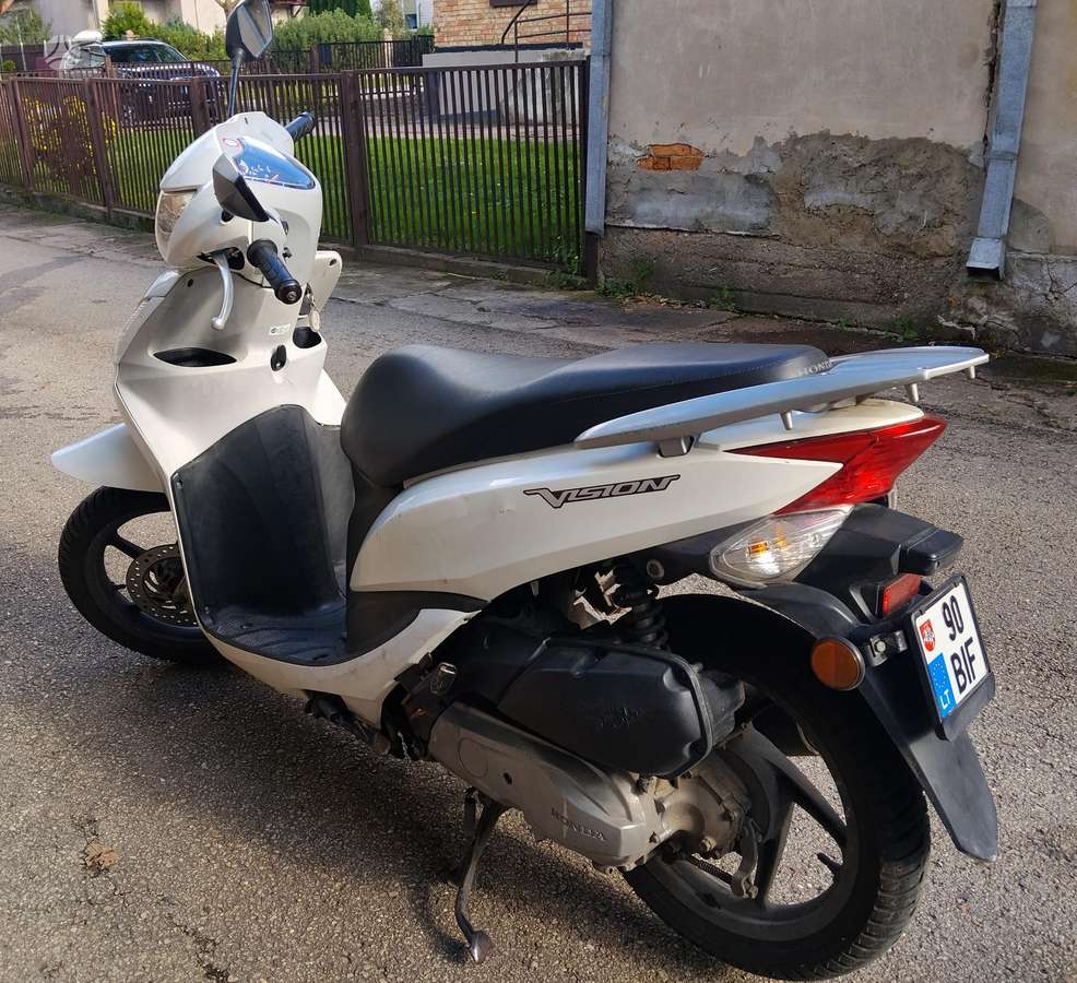 Honda Vision 50cc, scooters / mopeds