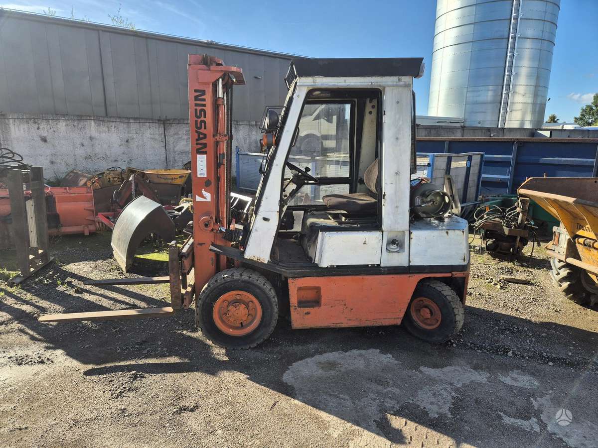 Nissan 2t, forklifts