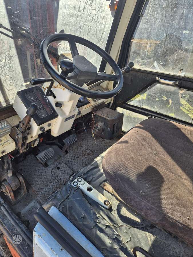 Nissan 2t, forklifts