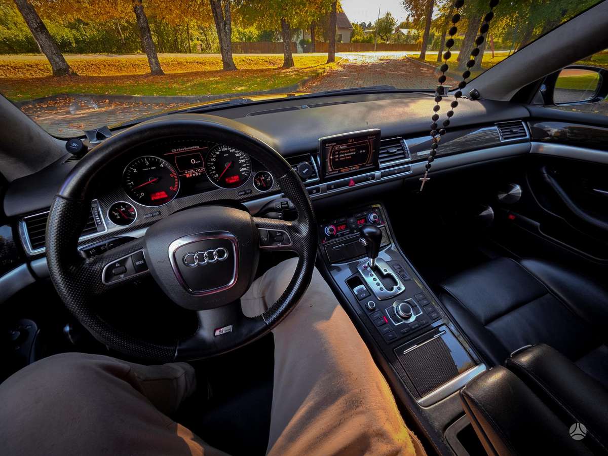Audi A8, 4.2 l., Седан