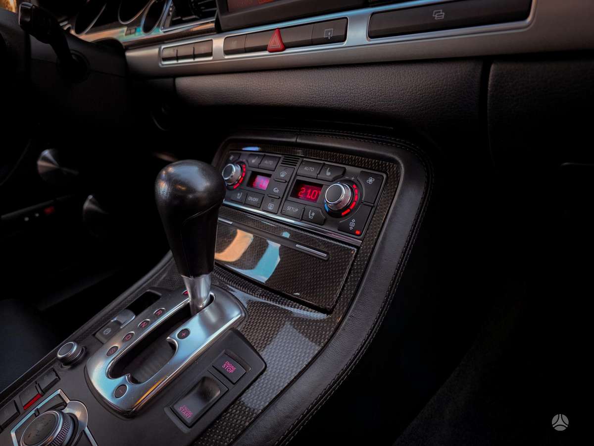Audi A8, 4.2 l., Седан
