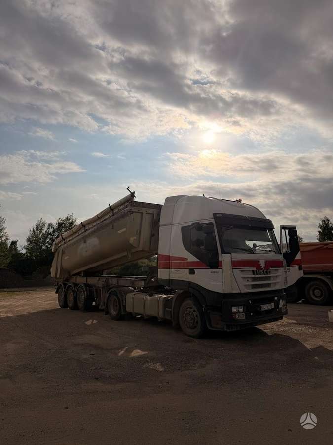 Iveco Stralis AS 440S42T, double sleeper