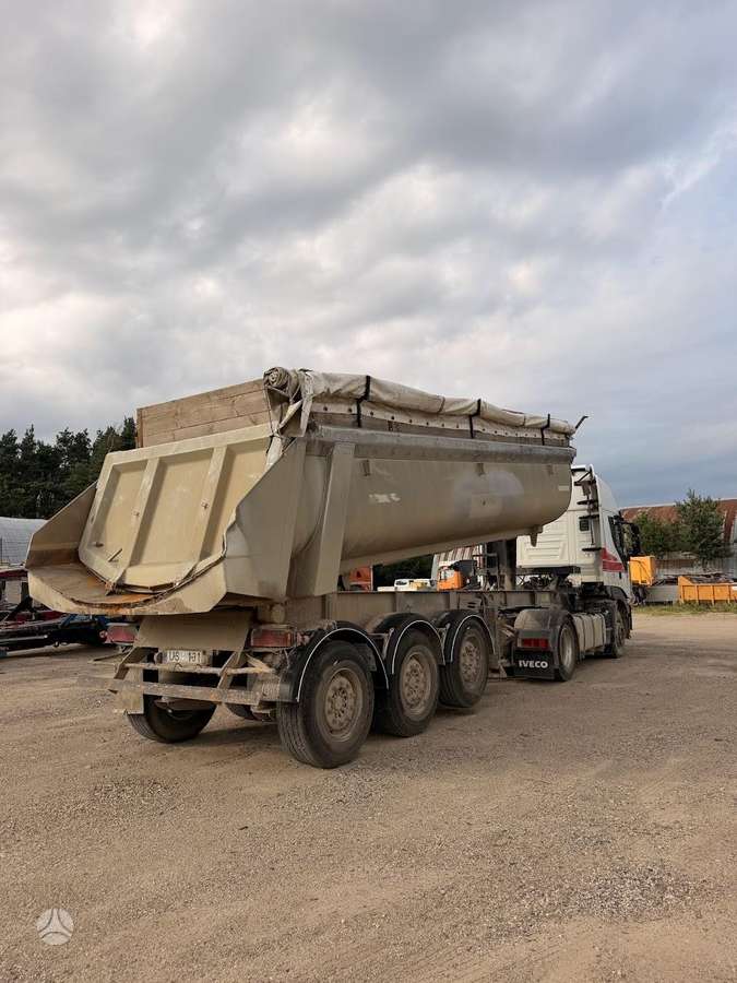 Iveco Stralis AS 440S42T, double sleeper