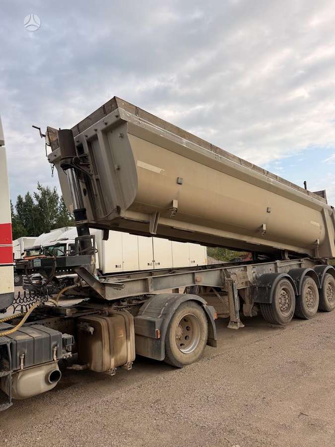 Iveco Stralis AS 440S42T, double sleeper