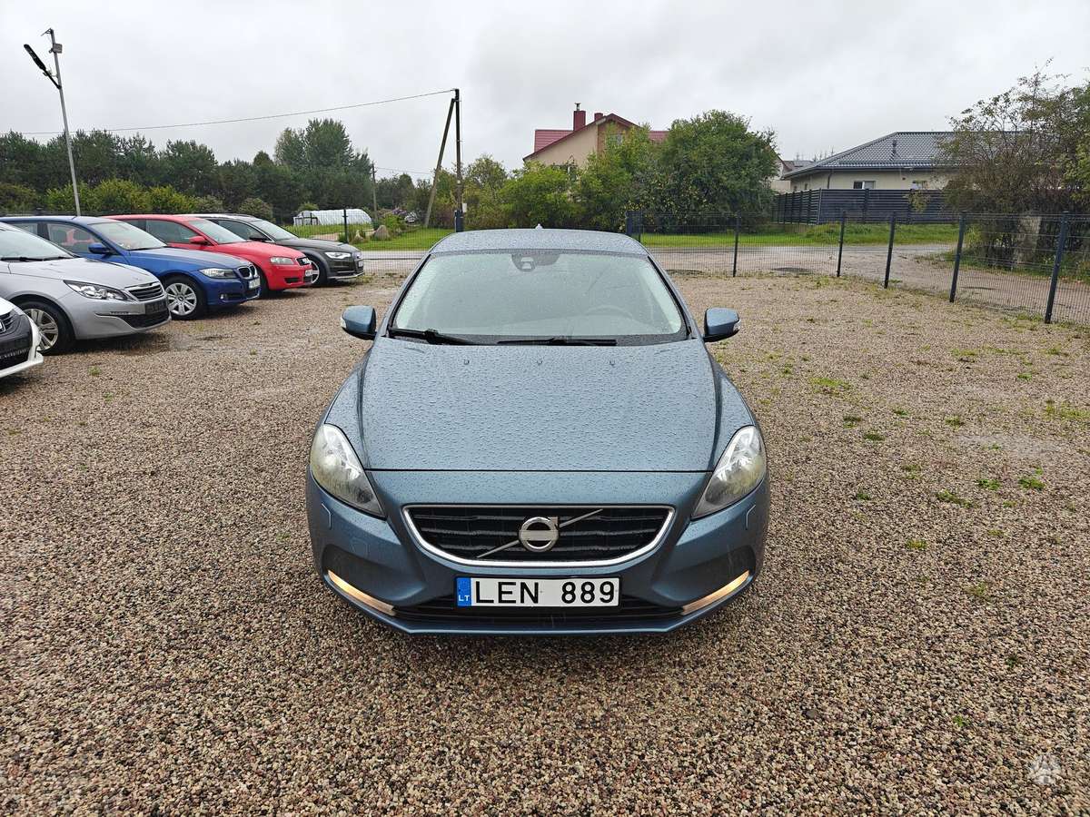 Volvo V40, 1.6 l., hatchback