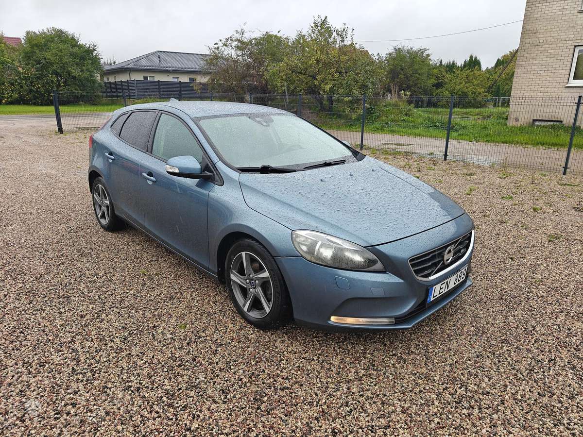Volvo V40, 1.6 l., hatchback