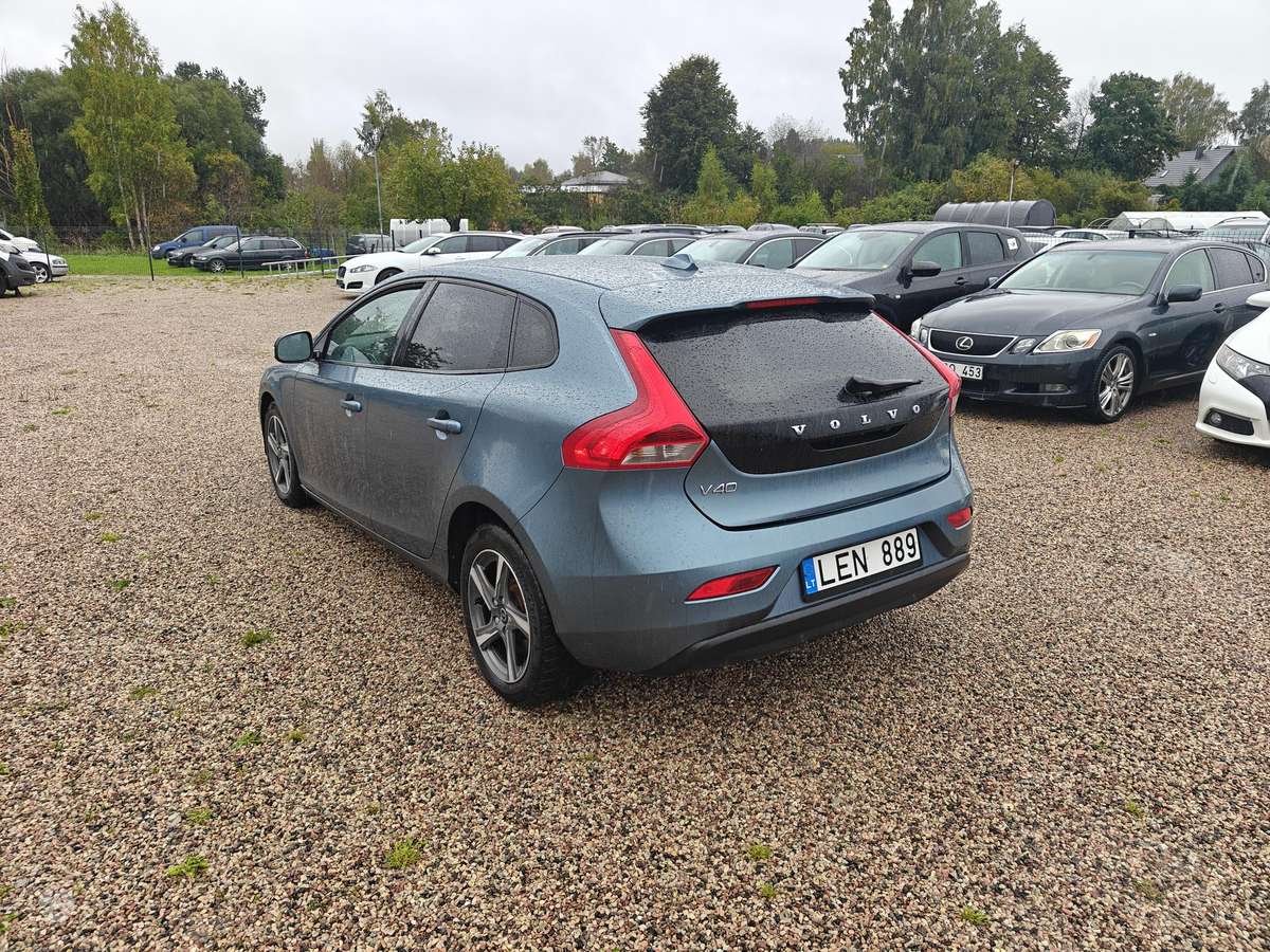 Volvo V40, 1.6 l., hatchback