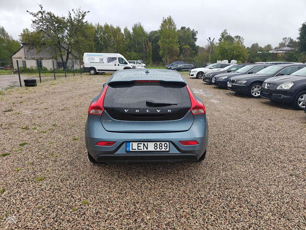 Volvo V40, 1.6 l., hatchback