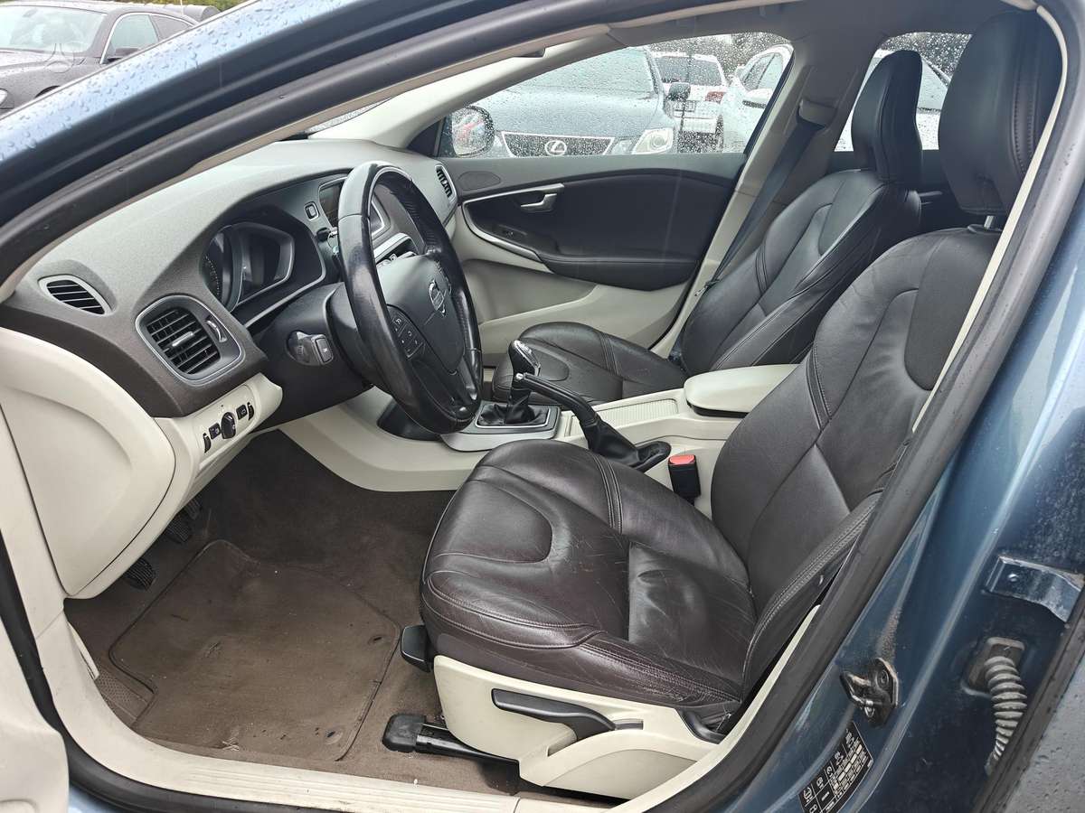 Volvo V40, 1.6 l., hatchback