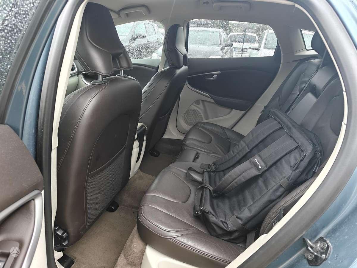 Volvo V40, 1.6 l., hatchback