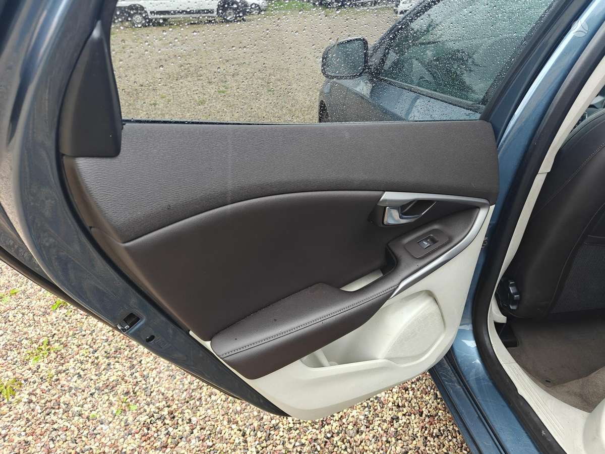 Volvo V40, 1.6 l., hatchback