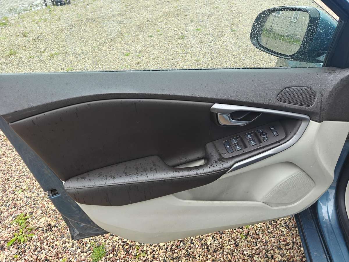 Volvo V40, 1.6 l., hatchback