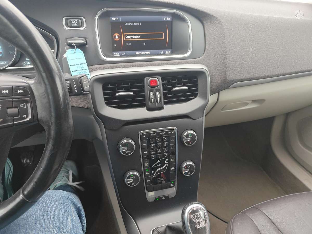 Volvo V40, 1.6 l., hatchback