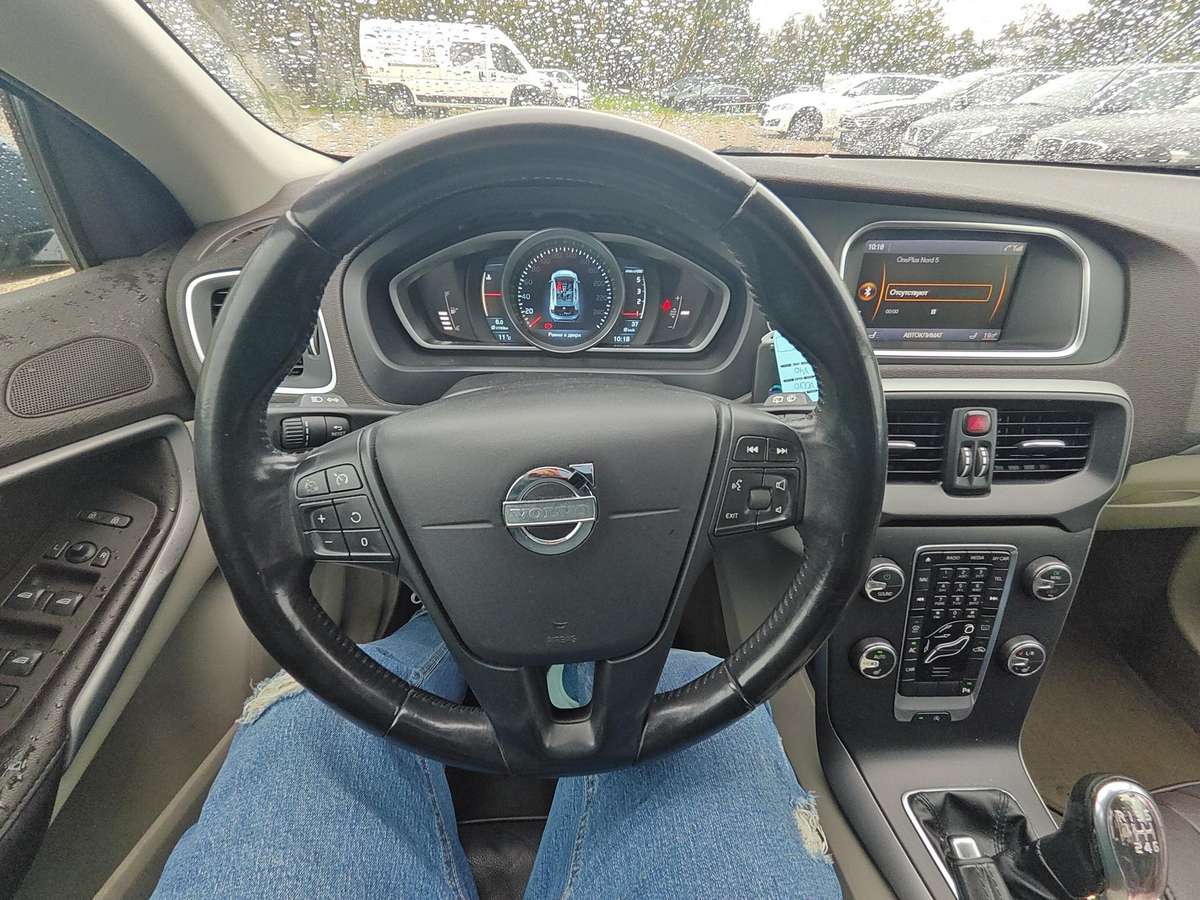 Volvo V40, 1.6 l., hatchback