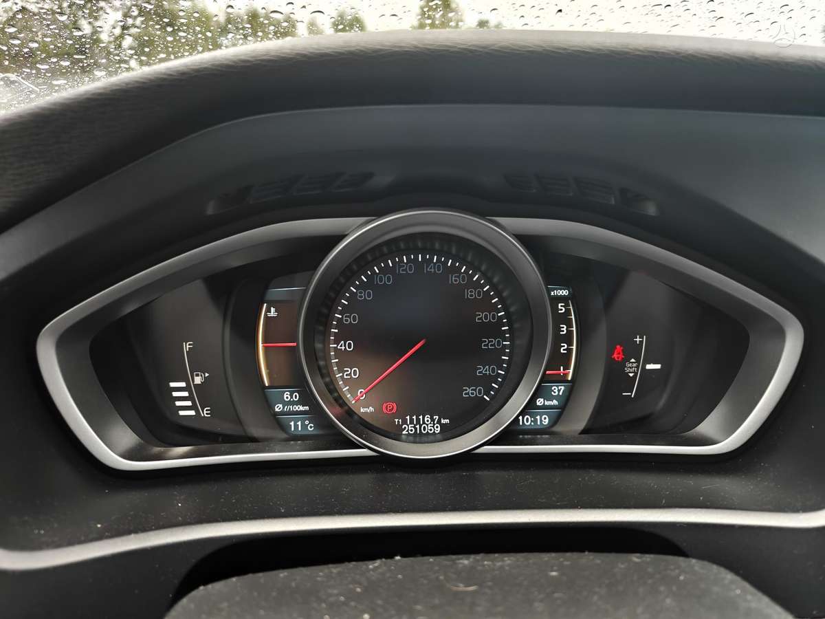 Volvo V40, 1.6 l., hatchback