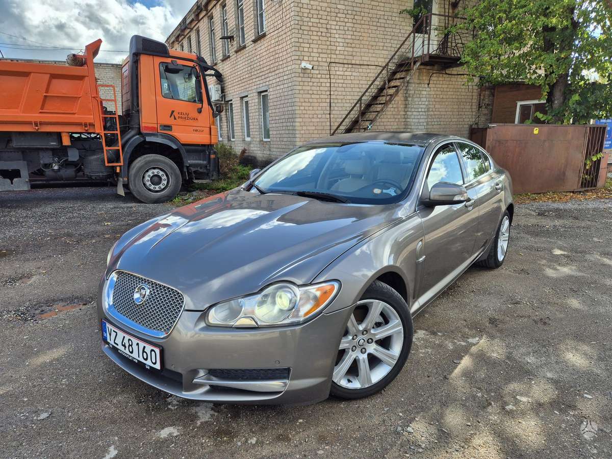 Jaguar XF, 4.2 l., Седан