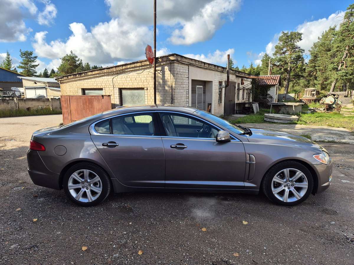 Jaguar XF, 4.2 l., Седан