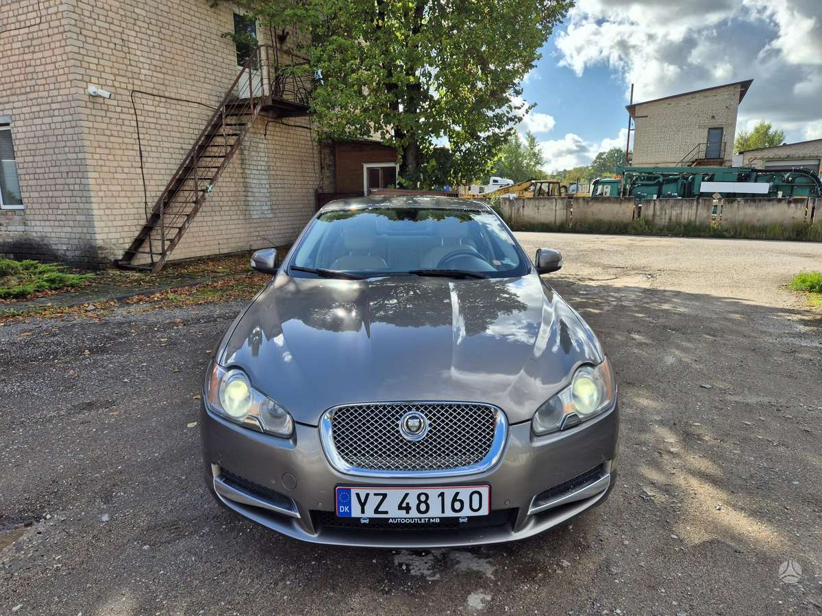 Jaguar XF, 4.2 l., Седан