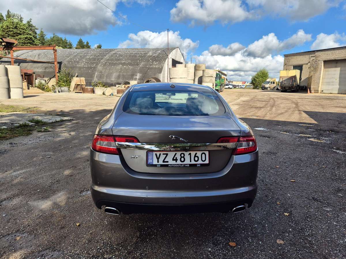 Jaguar XF, 4.2 l., Седан