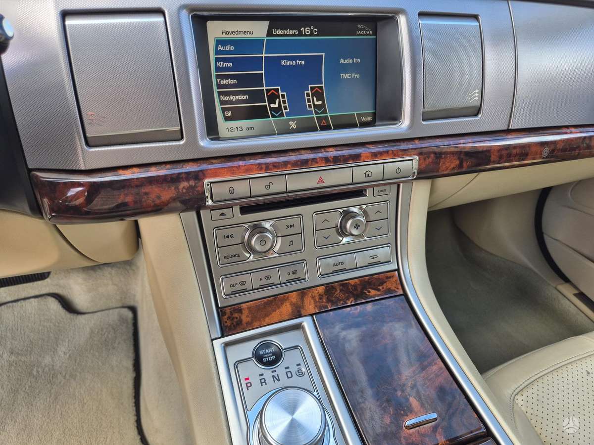Jaguar XF, 4.2 l., Седан