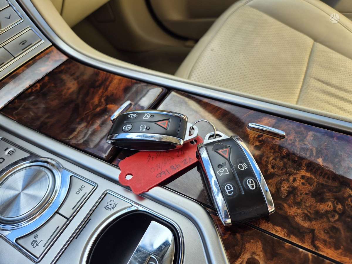 Jaguar XF, 4.2 l., Седан