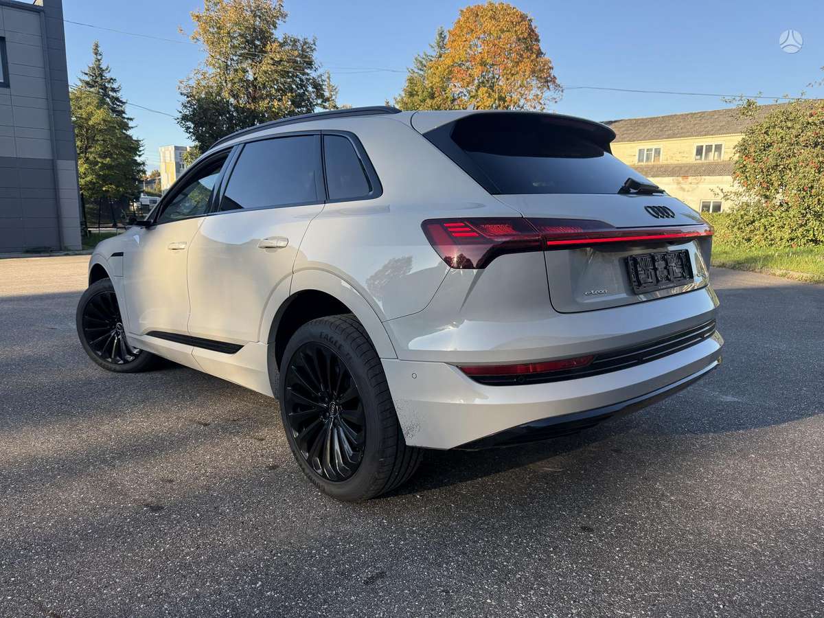 Audi e-tron, 95 kWh, off-road / crossover