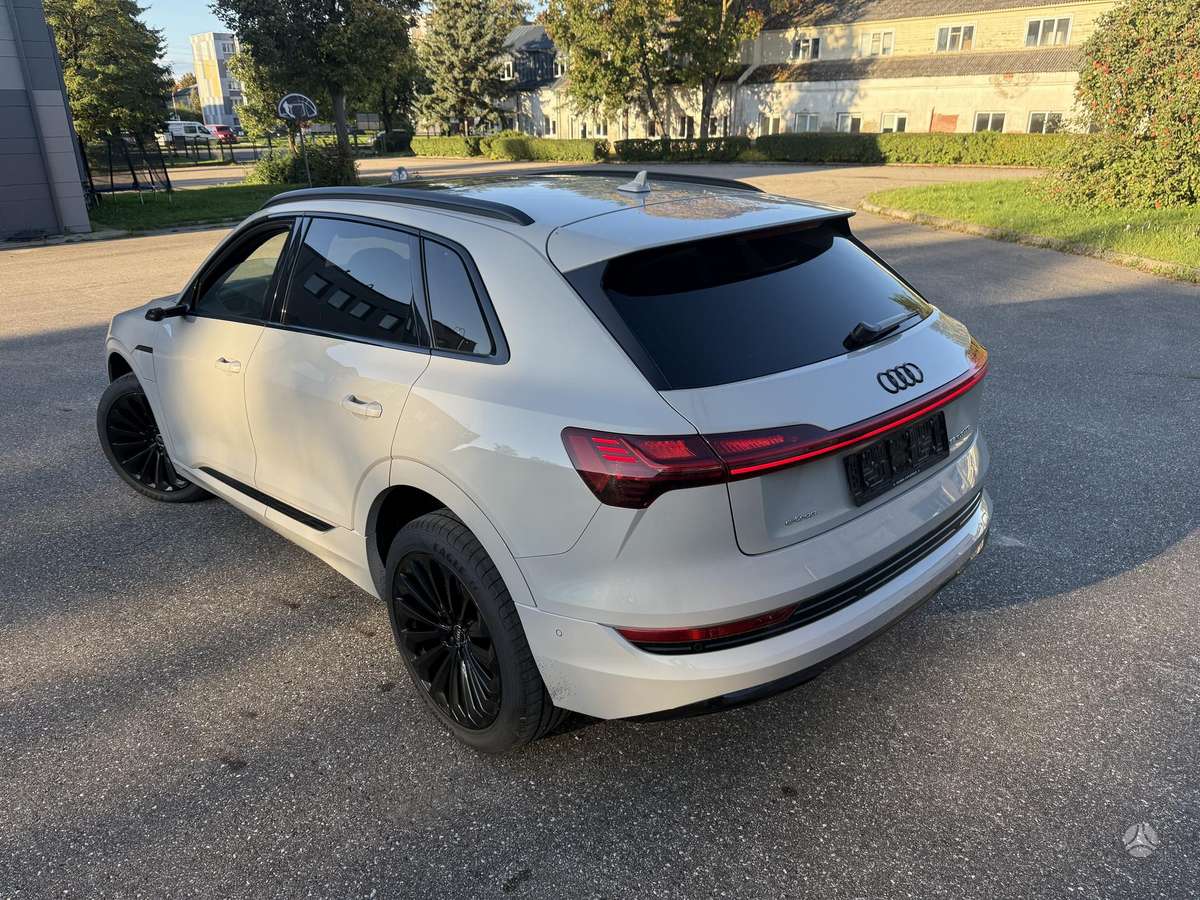 Audi e-tron, 95 kWh, off-road / crossover