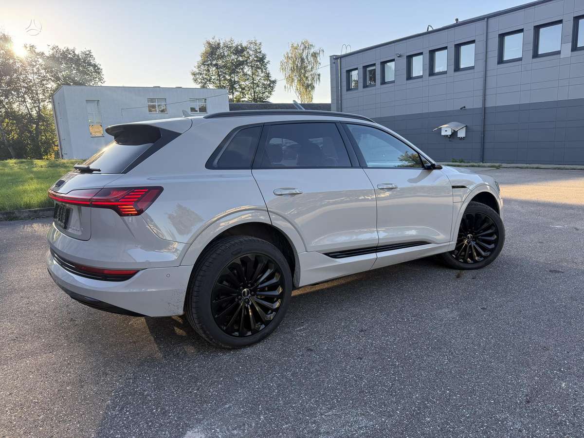 Audi e-tron, 95 kWh, off-road / crossover