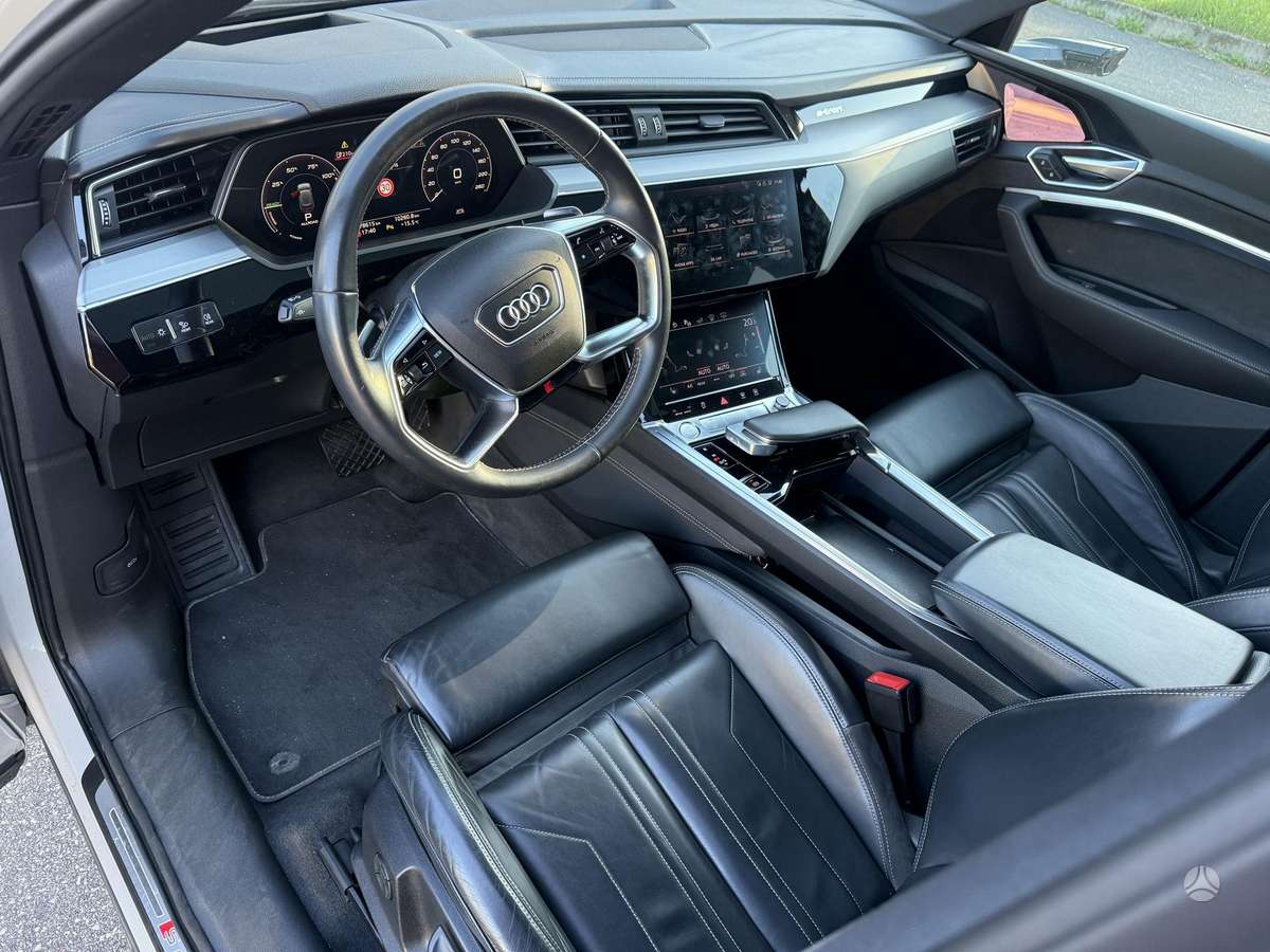 Audi e-tron, 95 kWh, off-road / crossover