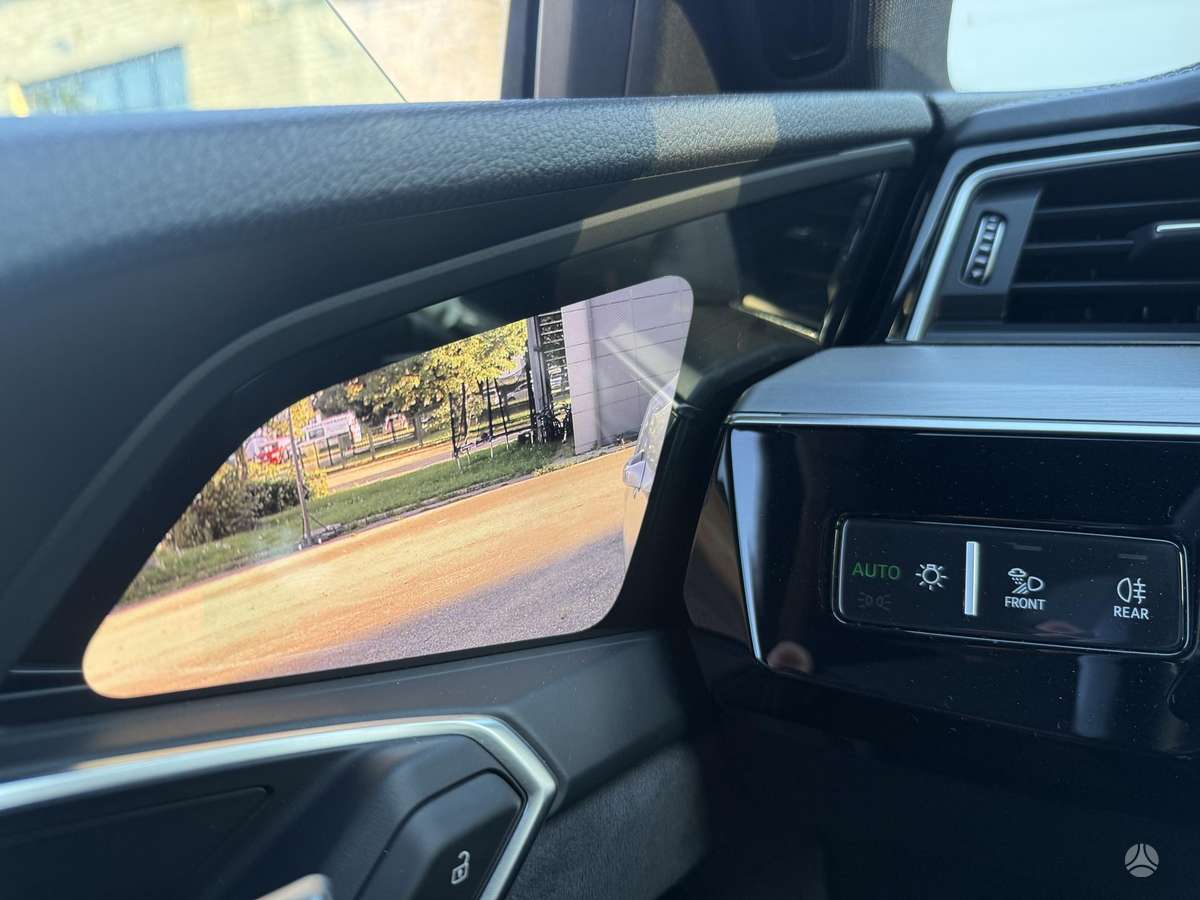 Audi e-tron, 95 kWh, off-road / crossover