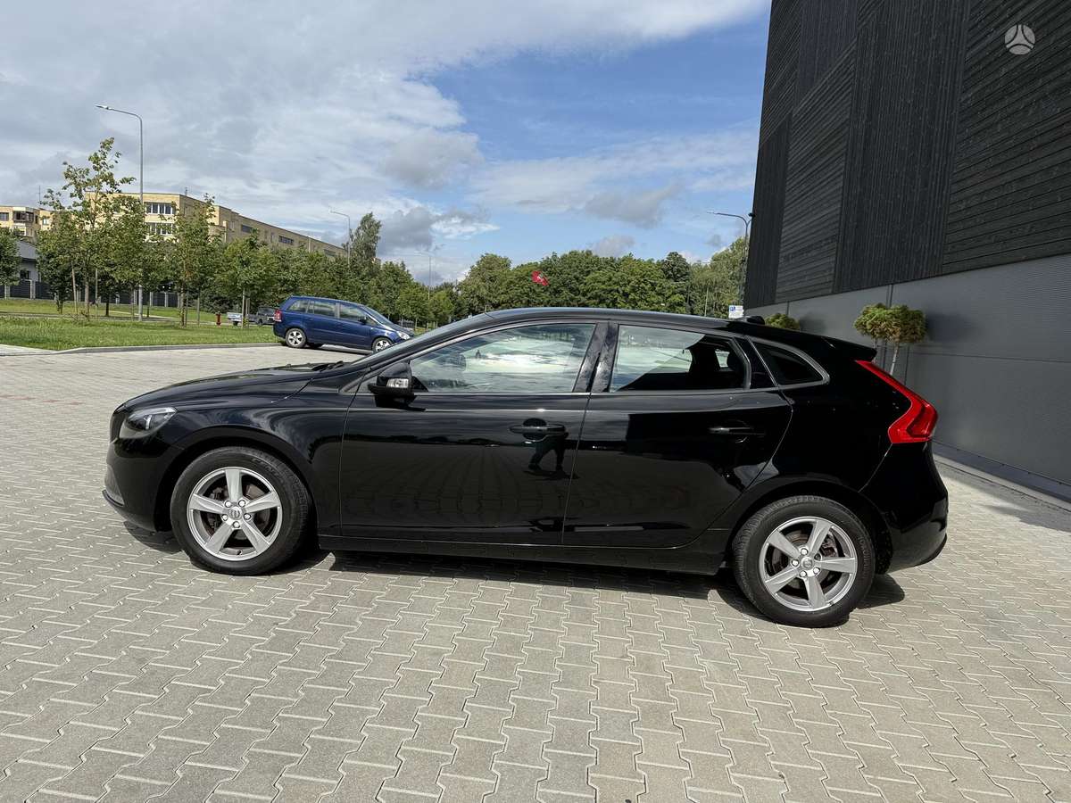 Volvo V40, 2.0 l., hatchback