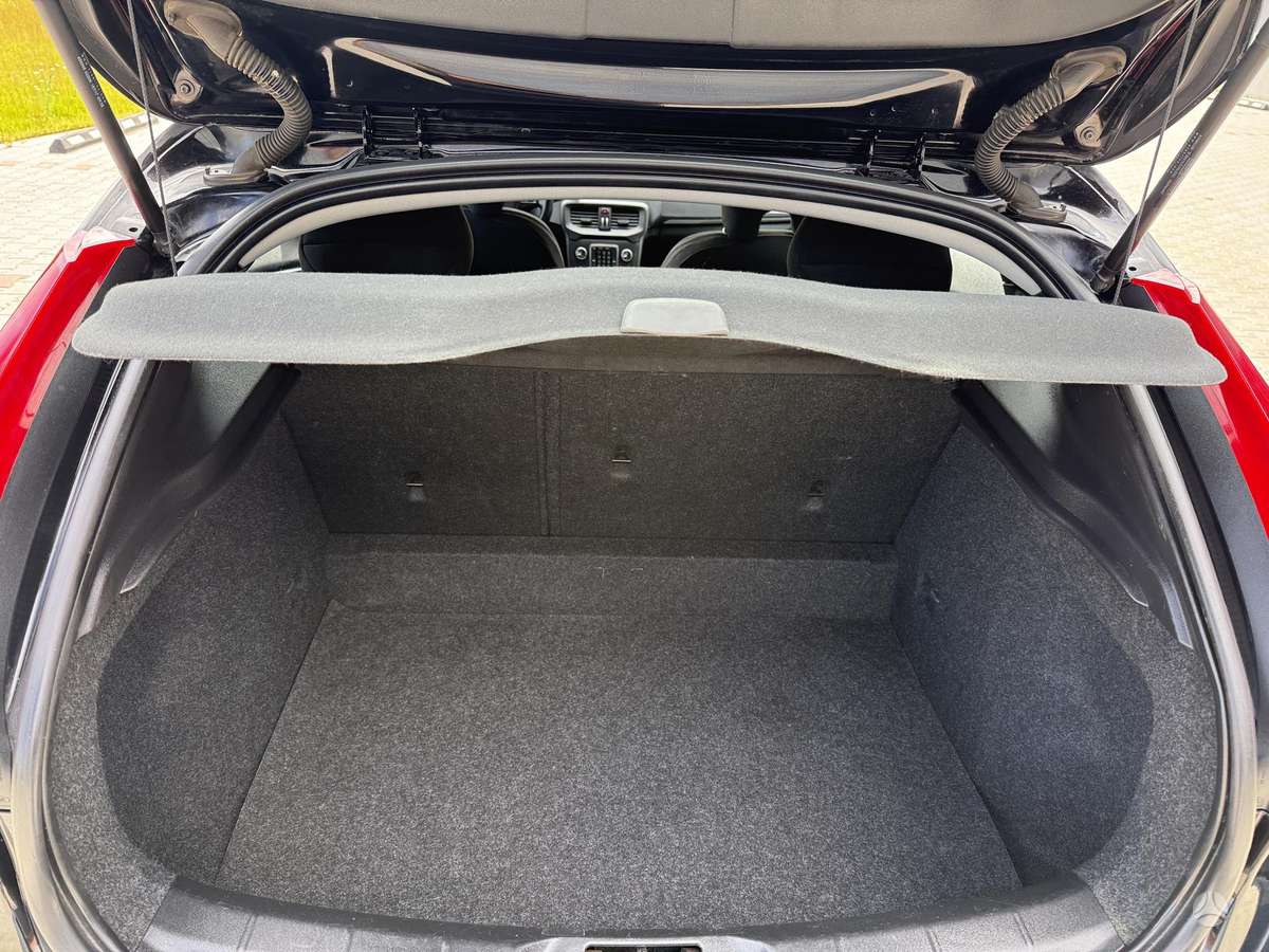 Volvo V40, 2.0 l., hatchback