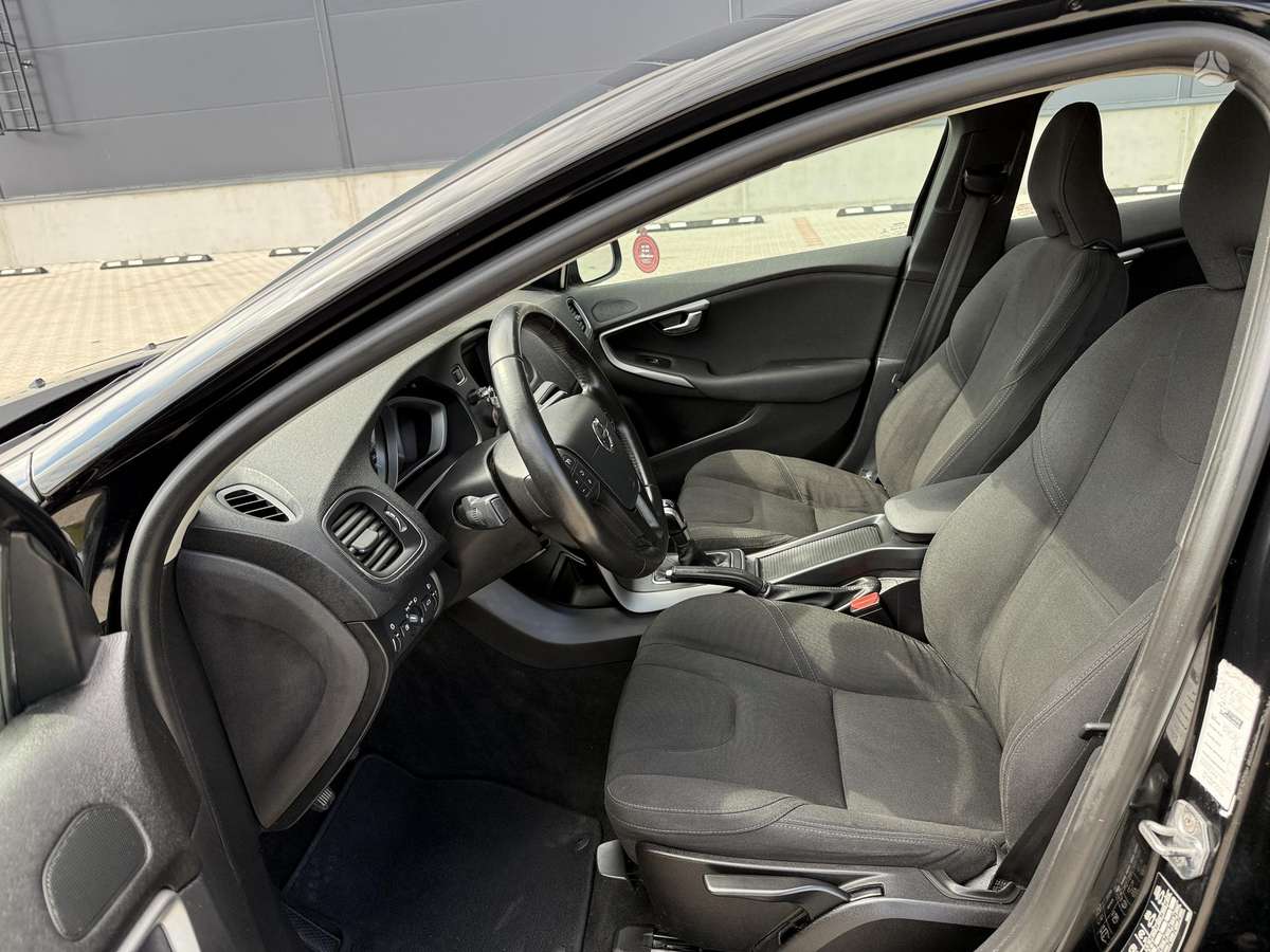 Volvo V40, 2.0 l., hatchback