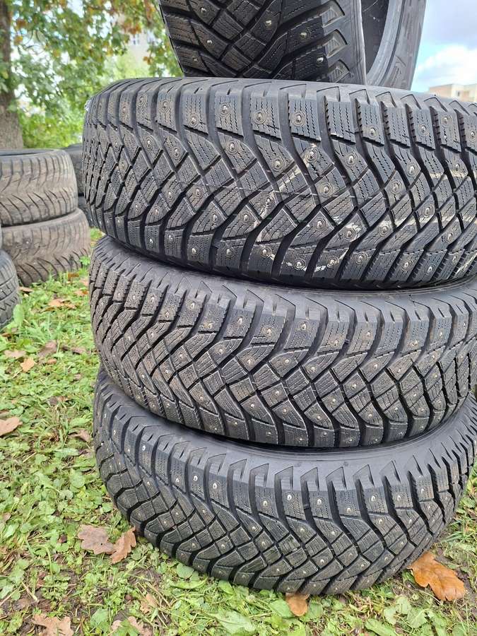 Goodyear, зимние 235/65 R17