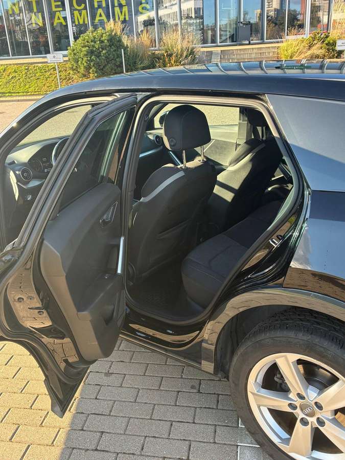 Audi Q2, 2.0 l., off-road / crossover