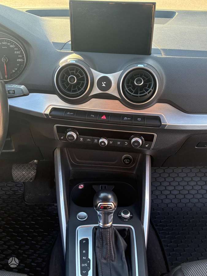 Audi Q2, 2.0 l., off-road / crossover